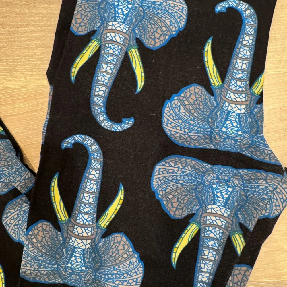 LuLaRoe Black and Blue Elephant Print Leggings - Picture 2 of 4